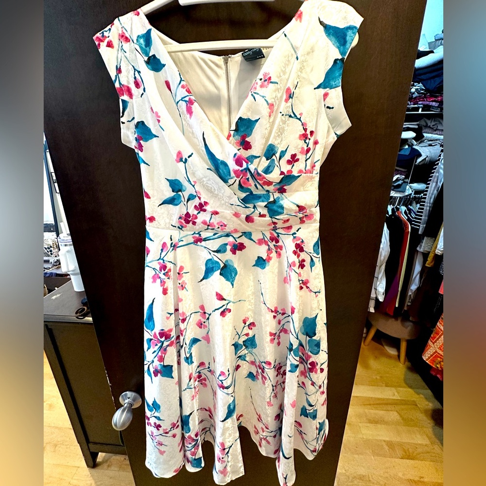 Gabby Skye Floral Dress: Cream/Orchid/Teal